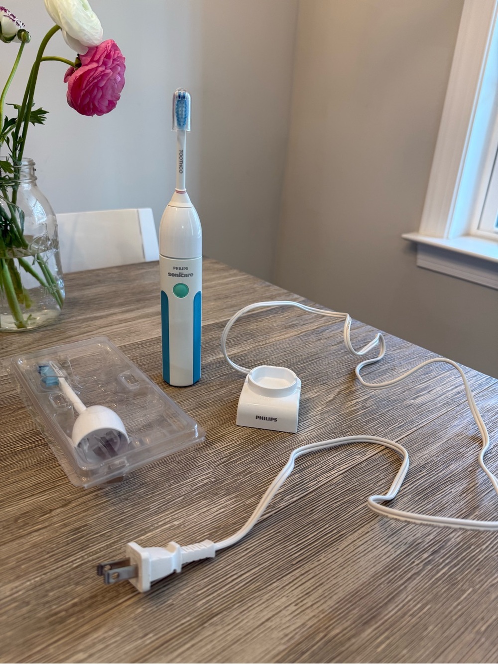 Philips Sonicare Electric Toothbrush HX6100 + Two New Brush Heads